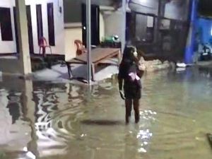 Banjir Rob di Tarakan Mulai Masuk Rumah Warga