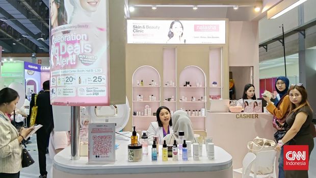 Cantik tak hanya soal beli produk perawatan kulit. Ternyata kamu juga perlu merawat kulit di klinik-klinik kecantikan terpercaya. Intip deret klinik kecantikan terbaik di Jakarta X Beauty 2025 dan jangan lewatkan promo menariknya.