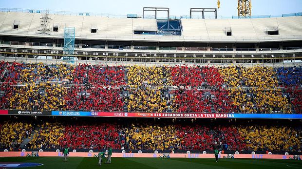 Camp Nou BARCELONA, SPAIN - NOVEMBER 29: General view of supporters showing their support before the LaLiga EA Sports match between FC Barcelona and Deportivo Alaves at Spotify Camp Nou on November 29, 2025 in Barcelona, Spain. (Photo by Manuel Queimadelos/Quality Sport Images/Getty Images)