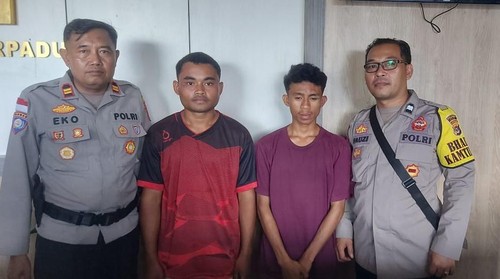 Dua pembeli sapi dengan uang mainan, yakni Semy Kake dan Rofintus Tode diamankan di Polres TTS, NTT, Kamis (4/12/2025).