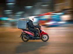 Gaji Rp 463 Juta Setahun Ditinggal! Pria Ini Pilih Jadi Pengantar Makanan