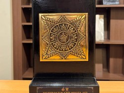 Gubernur Khofifah Raih Tunjung Wijaya Jati dari Komisi Informasi Jatim