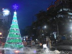 Cantiknya Hiasan Natal di Surabaya Bikin Warga Kagum