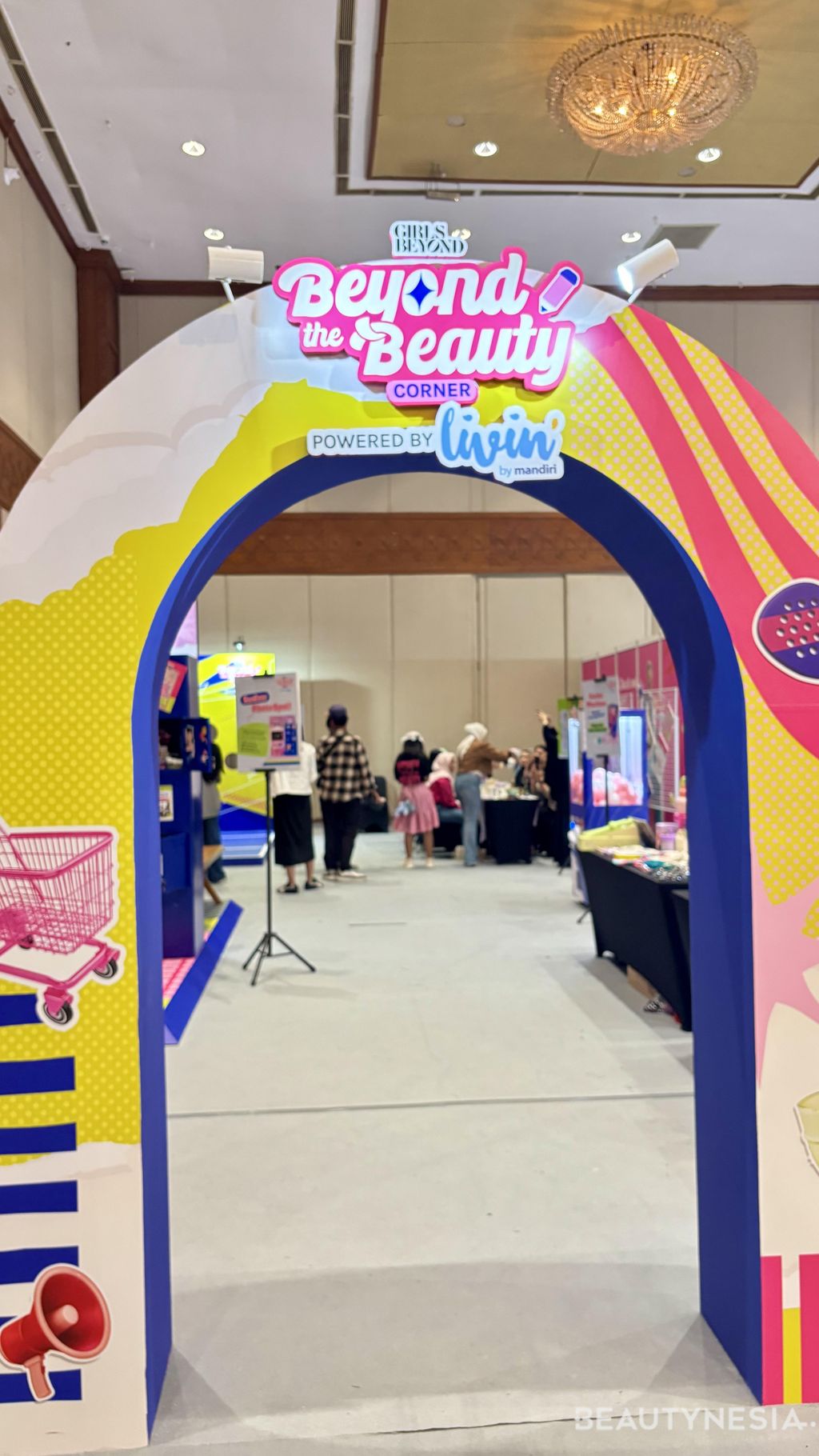 Beauty expo Female Daily X Beauty kembali hadir untuk kedua kalinya di Jakarta International Convention Center (JICC) pada 4 - 7 Desember 2025 ini. Kamu bisa mengunjungi sebagai agenda jalan-jalan sekaligus self rewards.