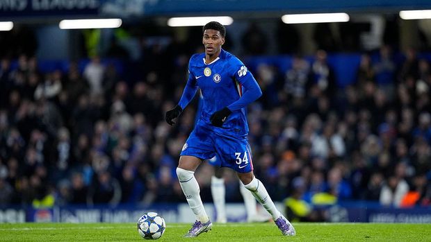 LONDON, ENGLAND - NOVEMBER 25: Josh Acheampong of Chelsea FC in action during the UEFA Champions League 2025/26 League Phase MD5 match between Chelsea FC and FC Barcelona at Stamford Bridge on November 25, 2025, in London, England. (Photo by Dennis Agyeman / Europa Press Sports via Getty Images)