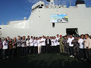 Kementan Kirim 207 Truk Bantuan Bencana Banjir Sumatera Pakai Kapal Perang