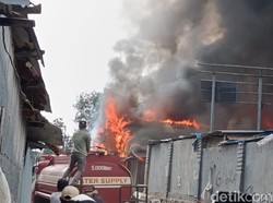Sejumlah Rumah di Belakang Pasar Batu Cermin Labuan Bajo Terbakar