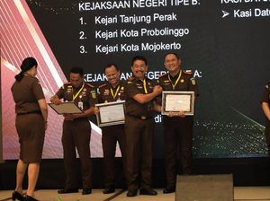Kejari Tanjung Perak Sabet 6 Penghargaan dari Kejati Jatim