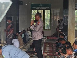Potret Salat Jumat Pertama Pascabencana Galodo di Palembayan Agam