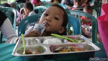 Ntap! Uang Jeff Bezos Cukup Biayai Makan Bergizi Gratis 32 Tahun