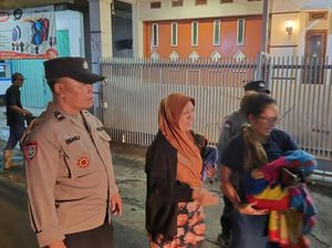 Gerak Cepat Polisi Cimahi Evakuasi Korban Banjir Margaasih