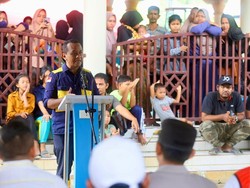 Bahlil Pastikan Bantuan-Dukungan PLN Berjalan Optimal di Posko Bencana Aceh