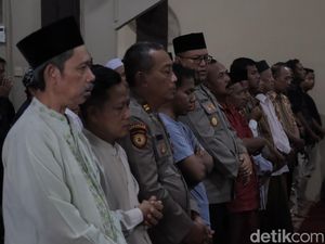 Polres Lamongan Gelar Salat Gaib untuk Korban Bencana Sumatera