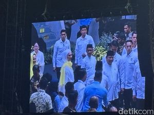 Prabowo dan Gibran Hadiri HUT Golkar di Istora Senayan