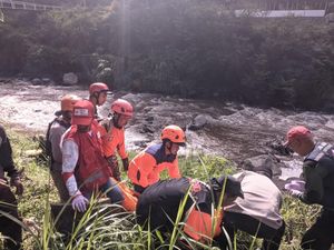 Pemotor Hilang di Sungai Pujon Ditemukan 2,3 Km dari Lokasi Kecelakaan