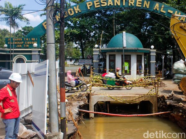 Proyek Drainase Munjul Dikebut untuk Pengendalian Banjir