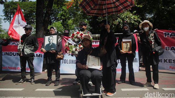 Putra-Putri Pejuang 45 Gelar Aksi Tolak Penggusuran Rumah Ksatrian Berlan