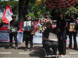 Putra-Putri Pejuang 45 Gelar Aksi Tolak Penggusuran Rumah Ksatrian Berlan