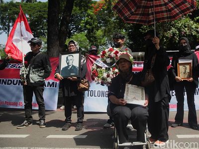 Putra-Putri Pejuang 45 Gelar Aksi Tolak Penggusuran Rumah Ksatrian Berlan