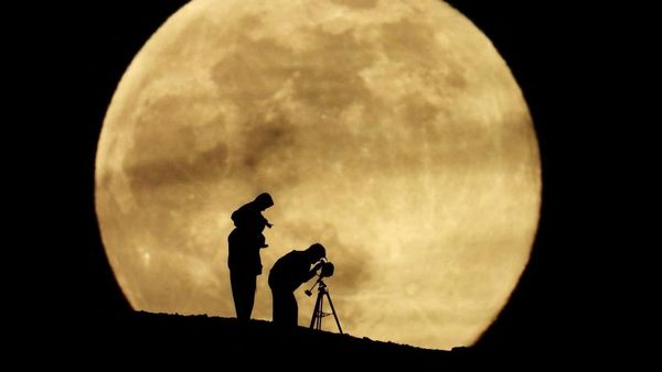 Supermoon Terakhir 2025 Warnai Langit Dunia