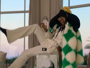 Bintang Serial Emily in Paris Ditangkap di Jepang, Diduga Selundupkan Narkoba