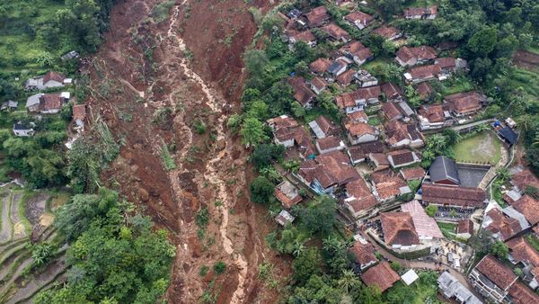 Arjasari Bandung Tertimbun Longsor, 3 Warga dalam Pencarian