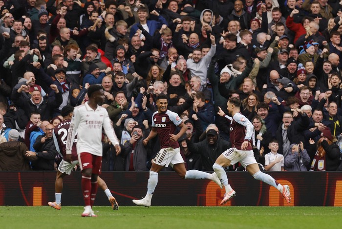 Aston Villa Unggul 1-0 dari Arsenal di Paruh Pertama