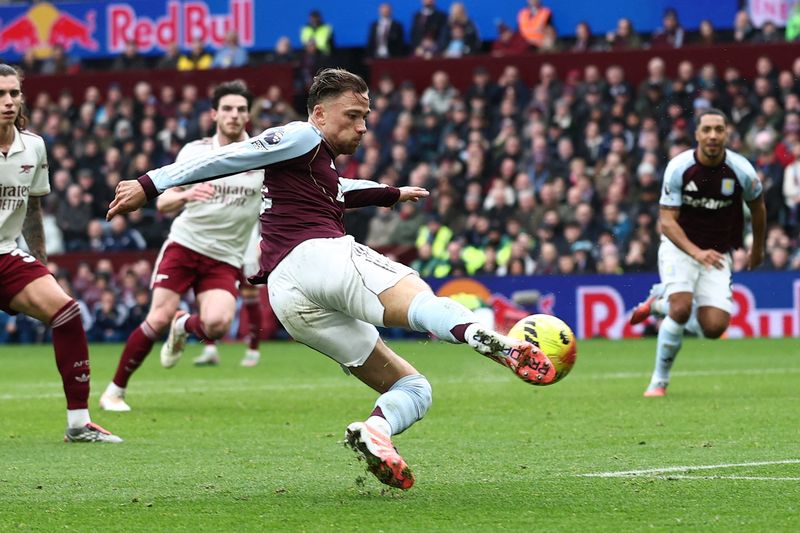 Aston Villa vs Arsenal Soccer Football - Premier League - Aston Villa v Arsenal - Villa Park, Birmingham, Britain - December 6, 2025 Aston Villa's Matty Cash scores their first goal REUTERS/David Klein EDITORIAL USE ONLY. NO USE WITH UNAUTHORIZED AUDIO, VIDEO, DATA, FIXTURE LISTS, CLUB/LEAGUE LOGOS OR 'LIVE' SERVICES. ONLINE IN-MATCH USE LIMITED TO 120 IMAGES, NO VIDEO EMULATION. NO USE IN BETTING, GAMES OR SINGLE CLUB/LEAGUE/PLAYER PUBLICATIONS. PLEASE CONTACT YOUR ACCOUNT REPRESENTATIVE FOR FURTHER DETAILS..