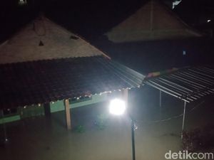 Hujan Deras, 2 Rumah Pinggir Sungai Banaran Klaten Banjir hingga 1 Meter