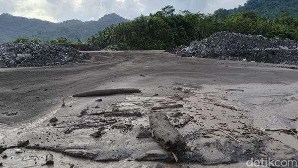 Potret Jembatan Limpas Lumajang yang Lumpuh Imbas Banjir Lahar Semeru
