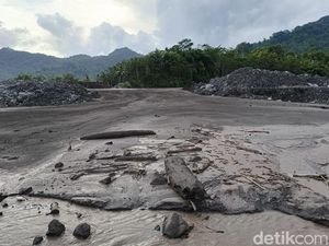 Potret Jembatan Limpas Lumajang yang Lumpuh Imbas Banjir Lahar Semeru