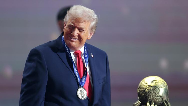 Trump Bekukan Kenaikan Tarif Furnitur Impor Setahun Penuh