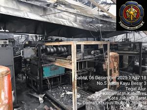 Gudang di Kamal Muara Jakbar Kebakaran, Diduga Akibat Panel Listrik Meledak