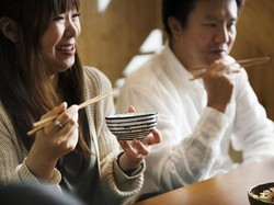 5 Kebiasaan Makan Siang Warga Jepang yang Bikin Tubuh Sehat, Mau Coba?