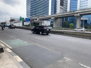 Sempat Berlubang, Jalan Gatsu Pancoran Arah Cawang Kini Sudah Diperbaiki