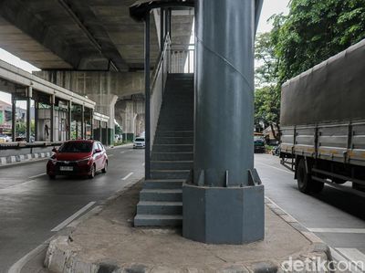 JPO Tipar Cakung Dinilai Rawan Bahaya bagi Penyeberang