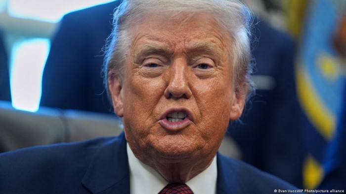 Presiden AS: Presiden Venezuela dan Istrinya Berada di Kapal Perang Menuju New York