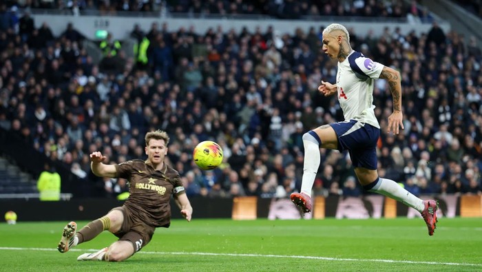 Babak I: Tottenham Memimpin 2-0 atas Brentford