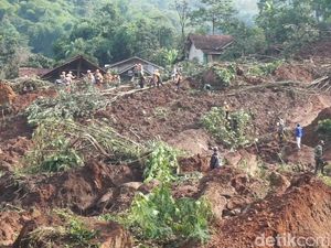 Petugas Dimaksimalkan Cari 3 Warga Tertimbun Longsor di Arjasari