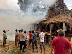 28 Rumah Adat di Kampung Waru Wora Sumba Terbakar Hebat, 139 Jiwa Terdampak