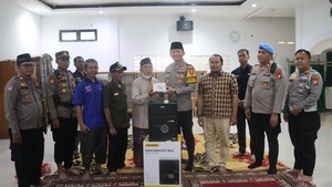 Jamin Keamanan, Polisi Salurkan Safe Deposit Box untuk Masjid di Tangsel