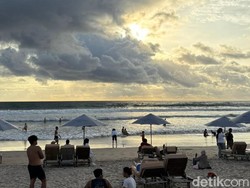 Pantai Legian, Pilihan Nyantai di Akhir Pekan