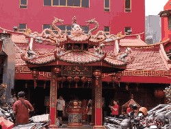 Menyusuri Wihara Dharma Jaya Toasebio di Pecinan Glodok