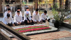 Gus Yahya Siap Penuhi Apa pun yang Diminta Kiai Sepuh NU di Jombang
