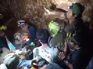 Video Warga Berburu Emas di Dekat Sirkuit Mandalika, ESDM Turun Tangan