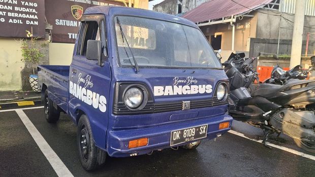 Salah satu barang bukti milik bintang porno 'Bonnie Blue' yang diamankan di Polres Badung, Jumat (5/12/2025).