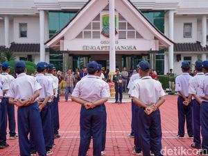 Menangani Kenakalan Remaja Karawang dengan Pembinaan di Barak Militer