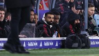 Lanjut saat melawan Leeds United, Salah kembali dicadangkan Arne Slot. Ia tak bermain saat timnya ditahan imbang 3-3. (Foto: Robbie Jay Barratt - AMA/Getty Images)