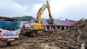 Gerindra Tapsel Bantu Bersihkan SD yang Tertimbun, Siapkan Hunian Sementara