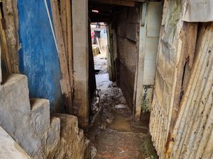 Banjir di Kampung Melayu Jaktim Surut, Warga Ngeluh Sepekan Banjir Terus